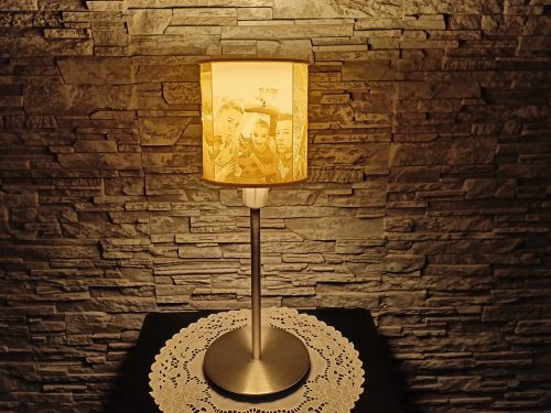 Acél asztali lámpa henger alakú lámpaernyővel