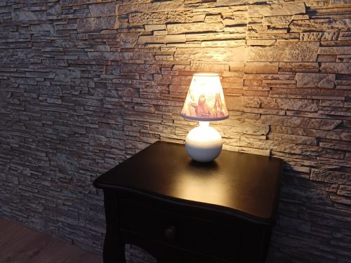 Kerámia asztali lámpa kúp alakú lámpaernyővel
